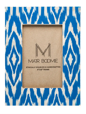 Blue and white ikat patterned picture frame with 'Mair Boemie' branding on a white background